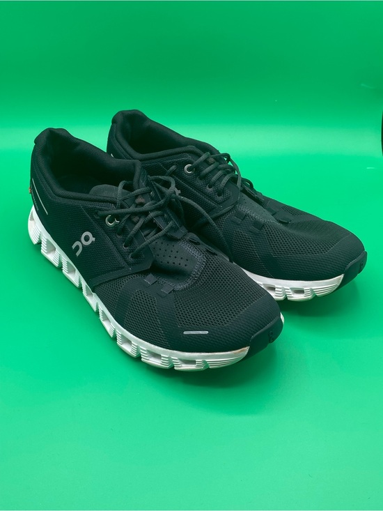 On Running Shoes - On Running Cloud 5 sneakers in black and white